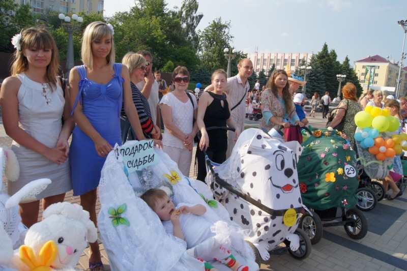go32.ru uploads posts 2012 05 1338371394 parad kolyasok i ne tolko В Астрахани пройдёт парад детских колясок