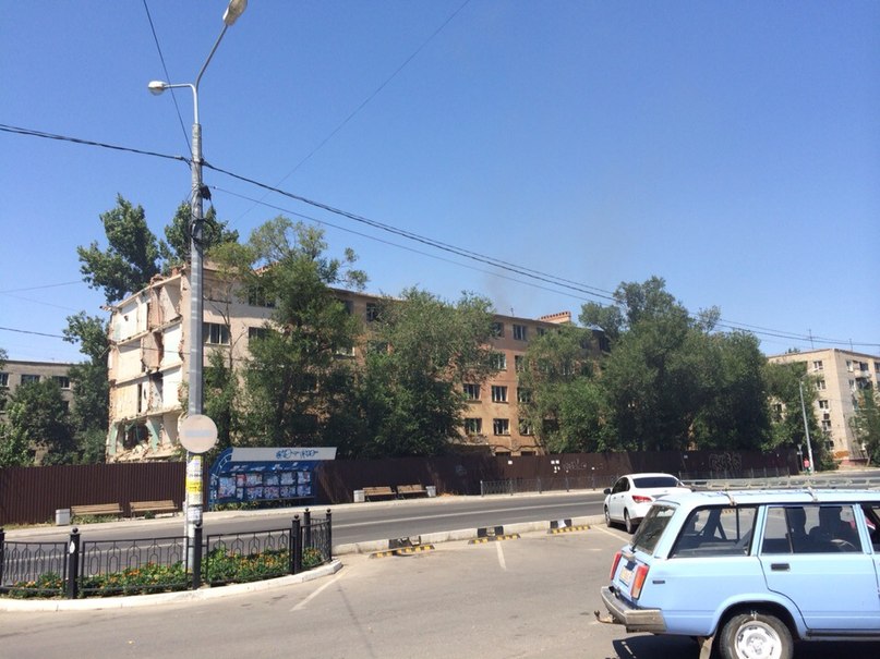 images novosti2 Proisshestviya Pozhar vfhc oh6ol4 В Астрахани произошёл пожар в рухнувшем общежитии