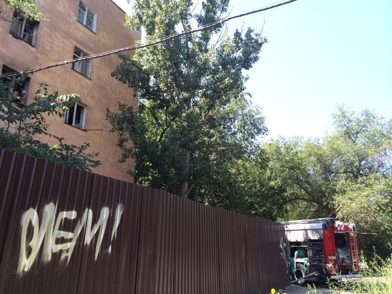 В Астрахани произошёл пожар в рухнувшем общежитии