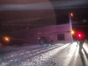 u8A9ABuQQko Сотрудники полиции спасли замерзающих пассажиров автобуса на трассе "Астрахань - Кисловодск"