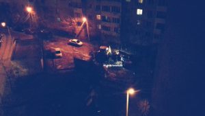 yAIzQrpjRoM В Астрахани под землю провалился мусоровоз