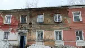 Астраханцы продолжают жить в аварийном общежитии