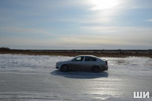 3 Под Астраханью экстремалы отшлифовали ледовое покрытие озера