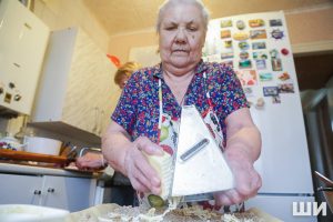 9 В Астрахани жених уже 60 лет не зовет невесту замуж