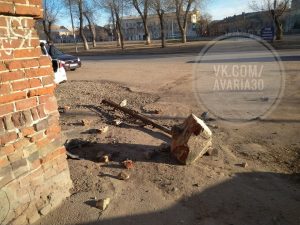 4д В Астрахани автоледи вылетела на обочину: пассажирка в больнице
