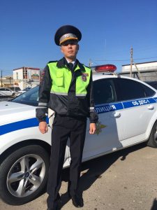 3 Астраханский полицейский спас пятерых детей из горящего дома