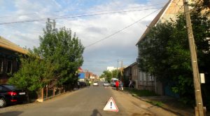 Астрахани в результате наезда автомобиля пострадала 2-летняя девочка