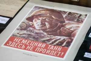 1а 12 Дети астраханских героев Курской битвы получили наградные документы погибших отцов