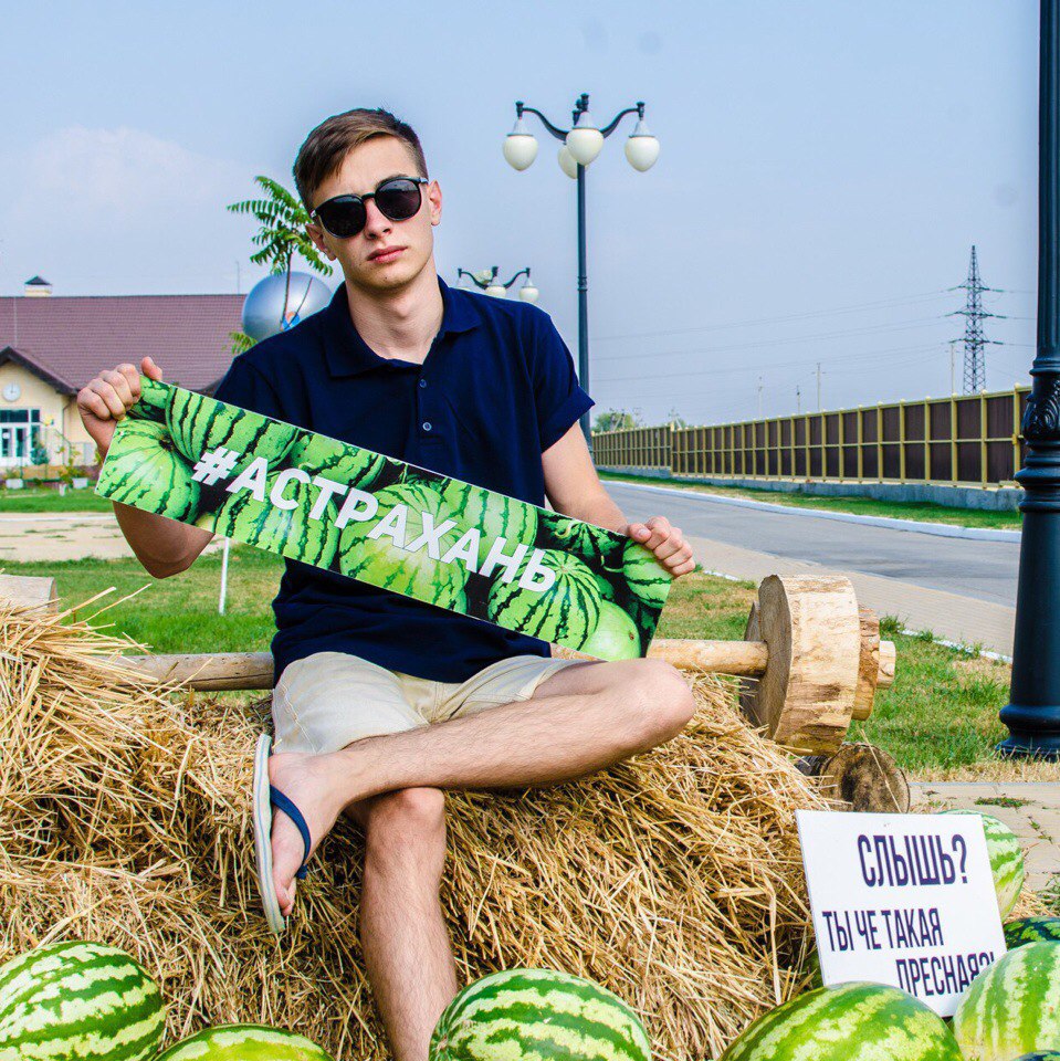 Помощник губернатора, главный редактор, фотограф: как известные астраханцы  используют смартфоны