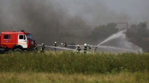1 12 Зерноуборочный комбайн сгорел в Камызякском районе