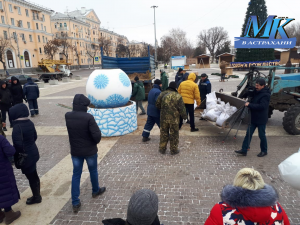1г 2 В Астрахани рядом с памятником Ленину установили сказочных персонажей