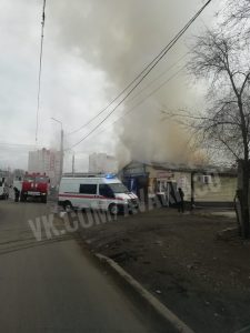 1ф В Астрахани сгорела автомойка у парка «Планета»