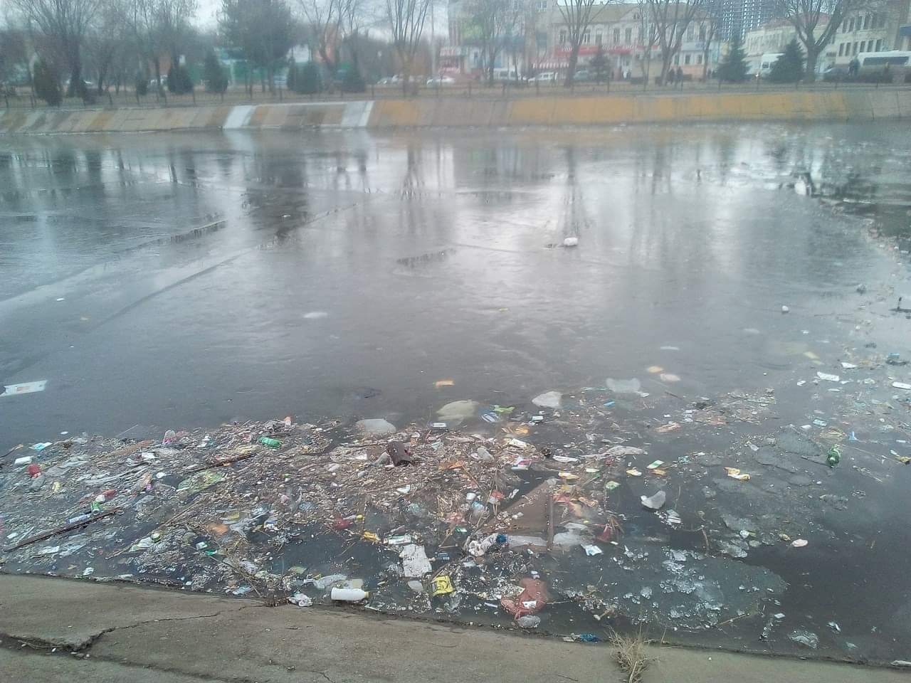 FB IMG 1551611117035 Городские каналы завалены мусором. Властям все равно