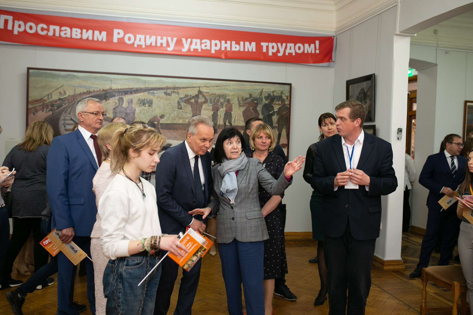 NEL 1250 В Астрахани побывала Президент Благотворительного Фонда «ЛУКОЙЛ» Нелли Алекперова