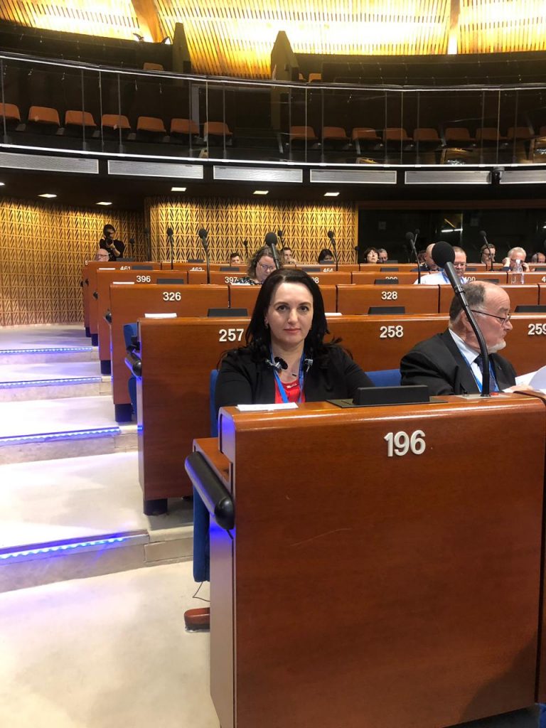 zZSYUhLJM5o Алена Губанова принимает участие в работе Конгресса местных и региональных властей Совета Европы