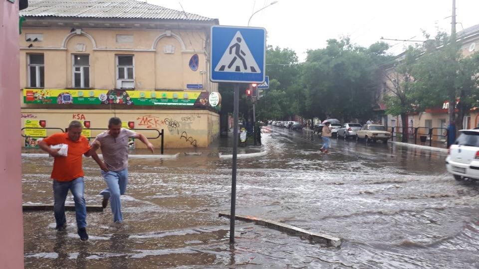 Дождь в астрахани фото