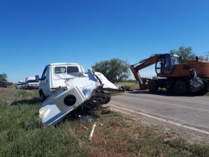 1 49 24-летний астраханец погиб в результате столкновения грузовика и трактора