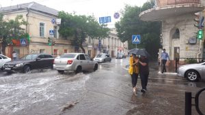 1а 37 Ливень прошел в Астрахани: фото затопленных улиц