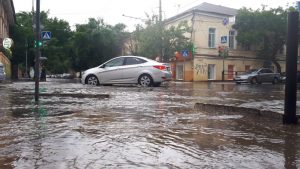 1аааа 1 Ливень прошел в Астрахани: фото затопленных улиц