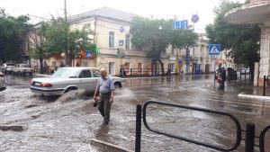 1ввв Ливень прошел в Астрахани: фото затопленных улиц