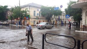 1ввввв Ливень прошел в Астрахани: фото затопленных улиц