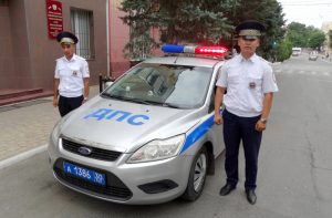 1 71 В Астрахани полицейские доставили маленького пациента в больницу