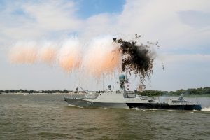 16 В Астрахани прошел военно-морской парад