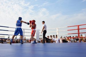 1ааа 3 В Астрахани боксеры устроили бой на глазах у сотен горожан
