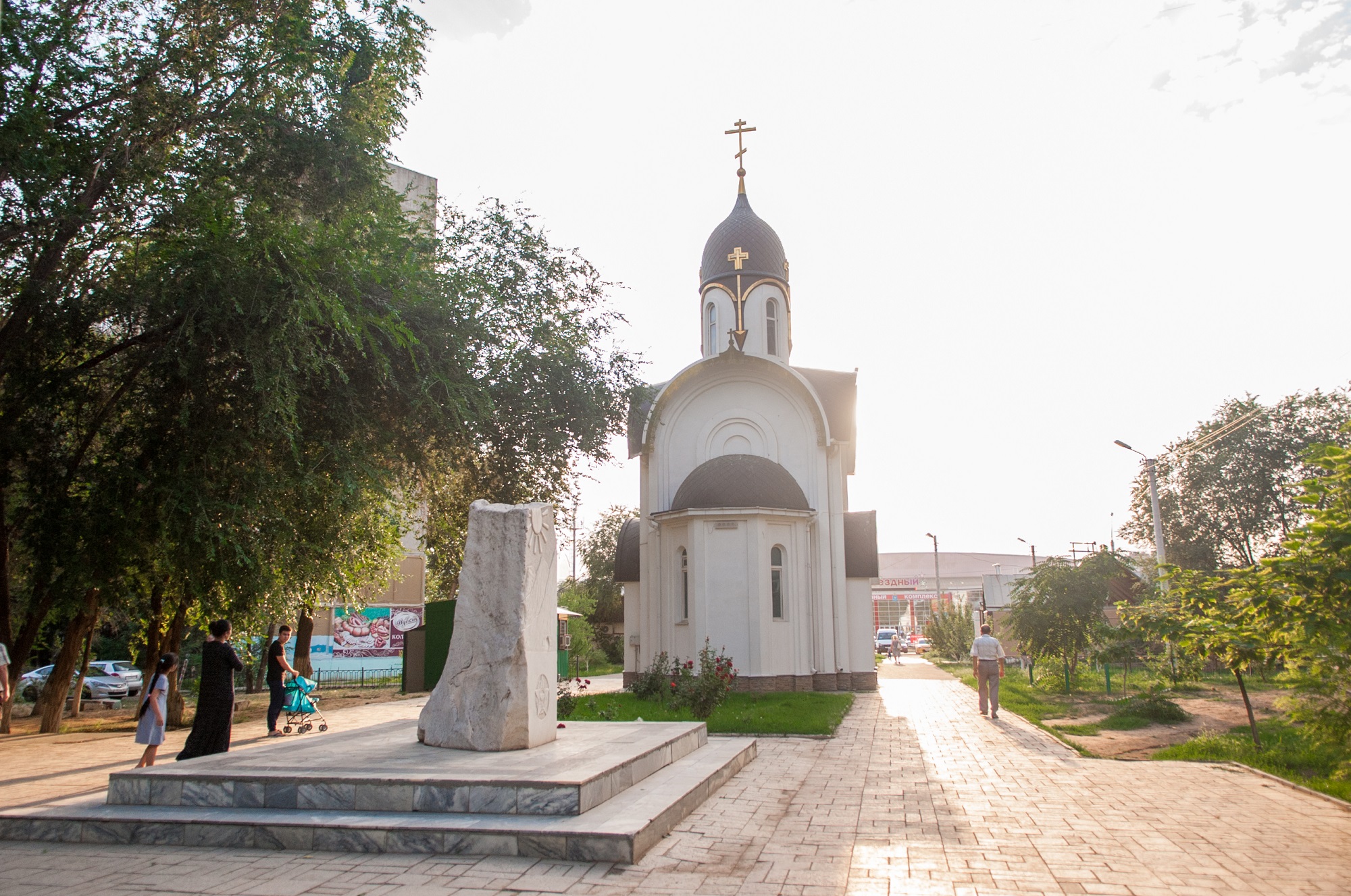 Советский районный астрахань. Парк Победы Астрахань. Советский район Астрахань памятник. Установленные памятники в Астрахани. Памятники Астрахани и Нариманове.