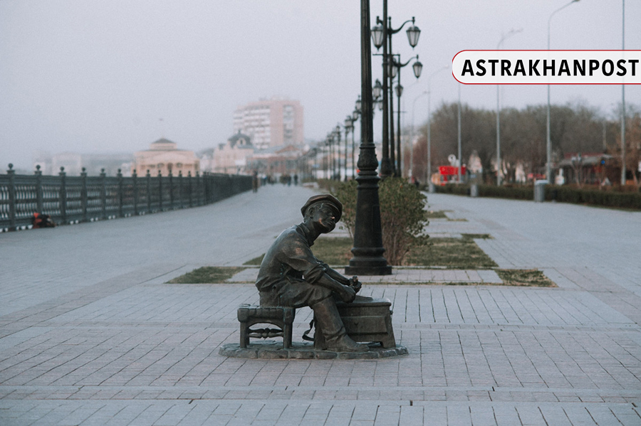 4 Фотограф запечатлел опустевшие улицы Астрахани