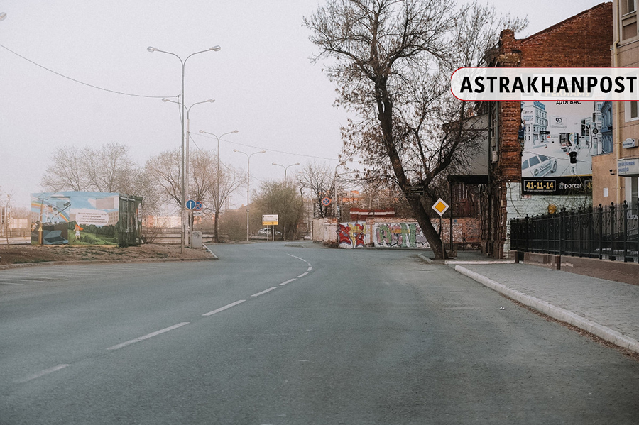 7 Фотограф запечатлел опустевшие улицы Астрахани
