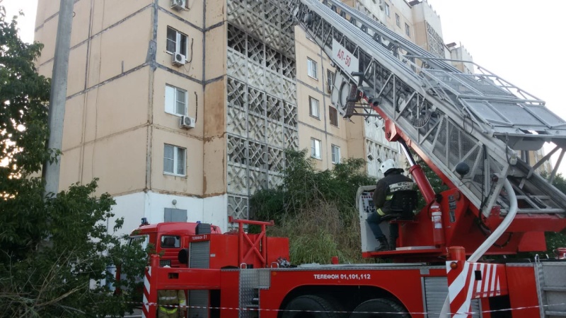 Астраханские пожарные спасли 30 местных жителей из огня