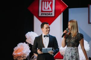 10 В Астрахани ЛУКОЙЛ наградил победителей конкурса соцпроектов