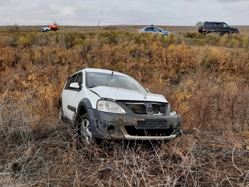 опрокидывание 3 В больнице умер водитель перевернувшегося под Астраханью автомобиля