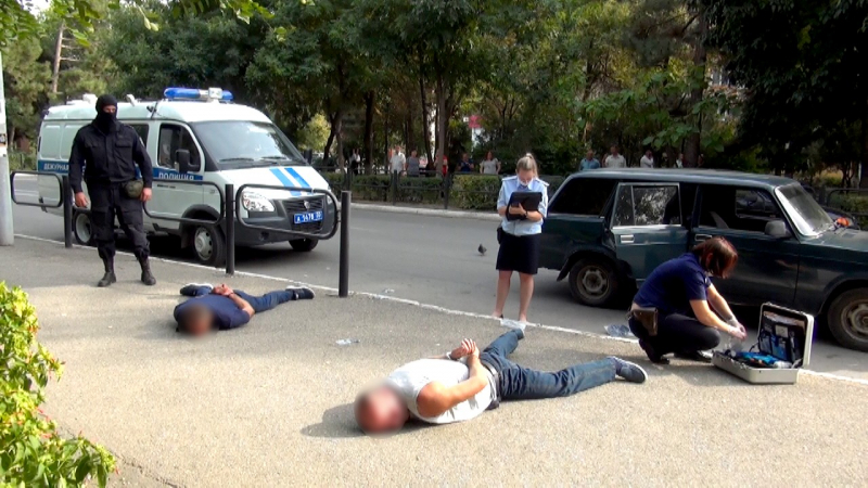 3 В Астрахани задержали банду автомобильных воров с код-грабберами