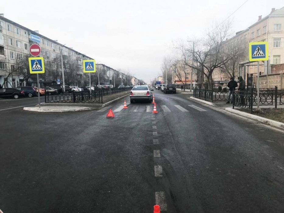 Б Хмельницкого В Астрахани под колесами автомобиля чуть не погибла 14-летняя девочка