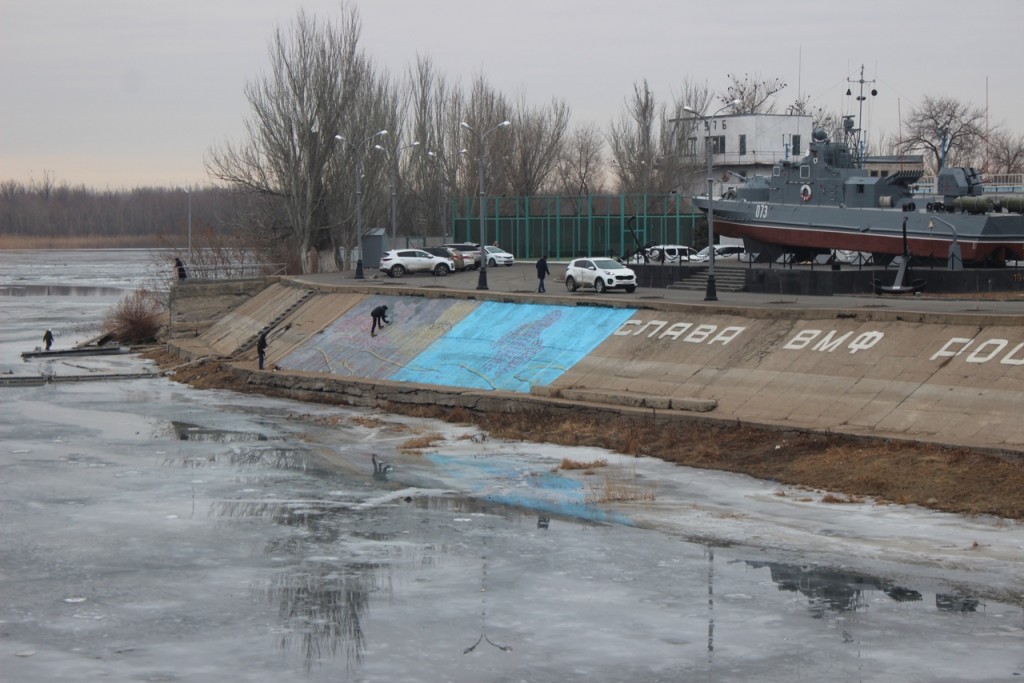 3 1189 В Астрахани появилось граффити с фронтовиком
