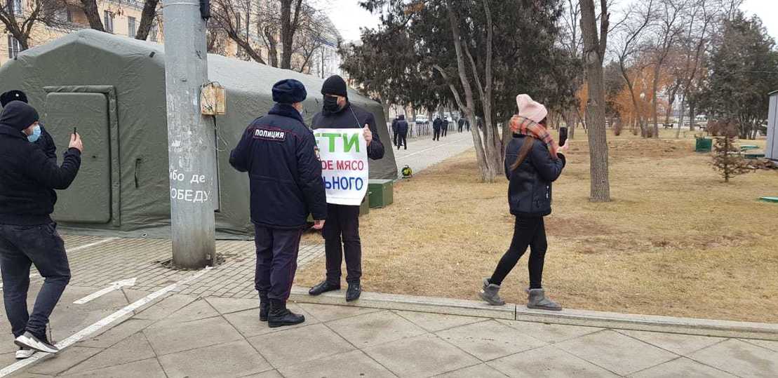активист Как в Астрахани проходит несанкционированный митинг 31 января: онлайн-трансляция «Astrakhan Post»