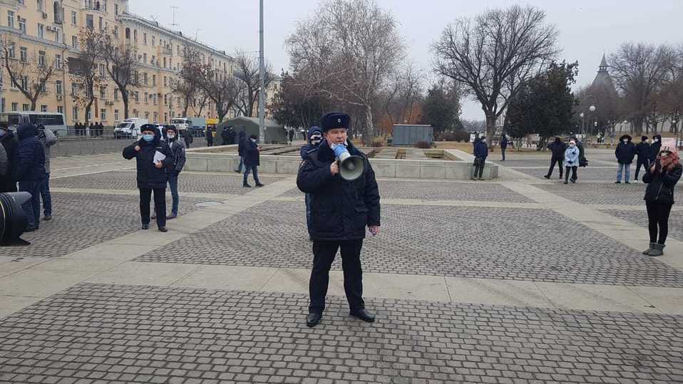 полицейские Как в Астрахани проходит несанкционированный митинг 31 января: онлайн-трансляция «Astrakhan Post»