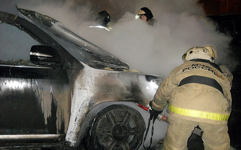 авто Ночью на трассе под Астраханью сгорел автомобиль