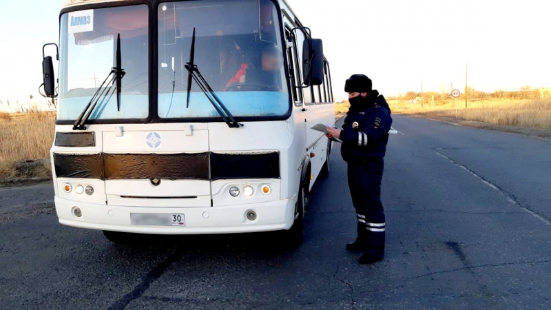 автобус 3 Астраханских детей на танцевальный конкурс вез водитель без прав