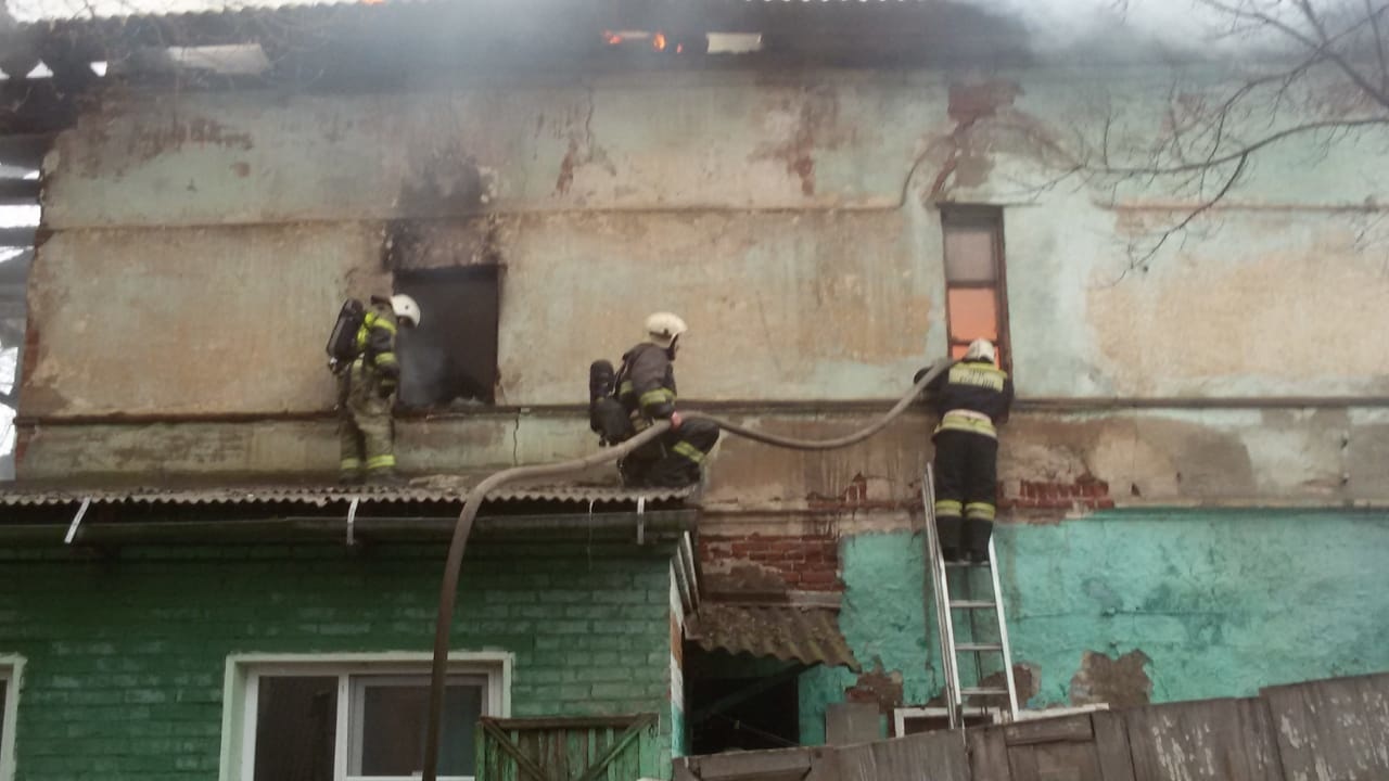 2 фев 1 В Астраханской области горели три квартиры, дом и автомобиль