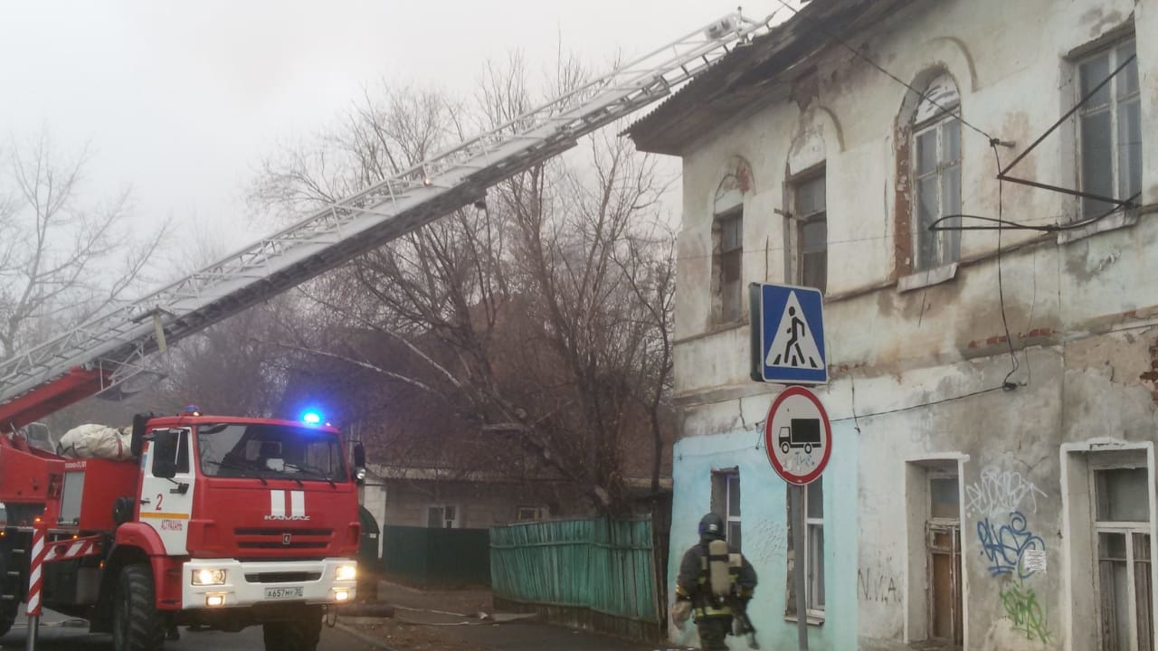 2 фев 2 В Астраханской области горели три квартиры, дом и автомобиль