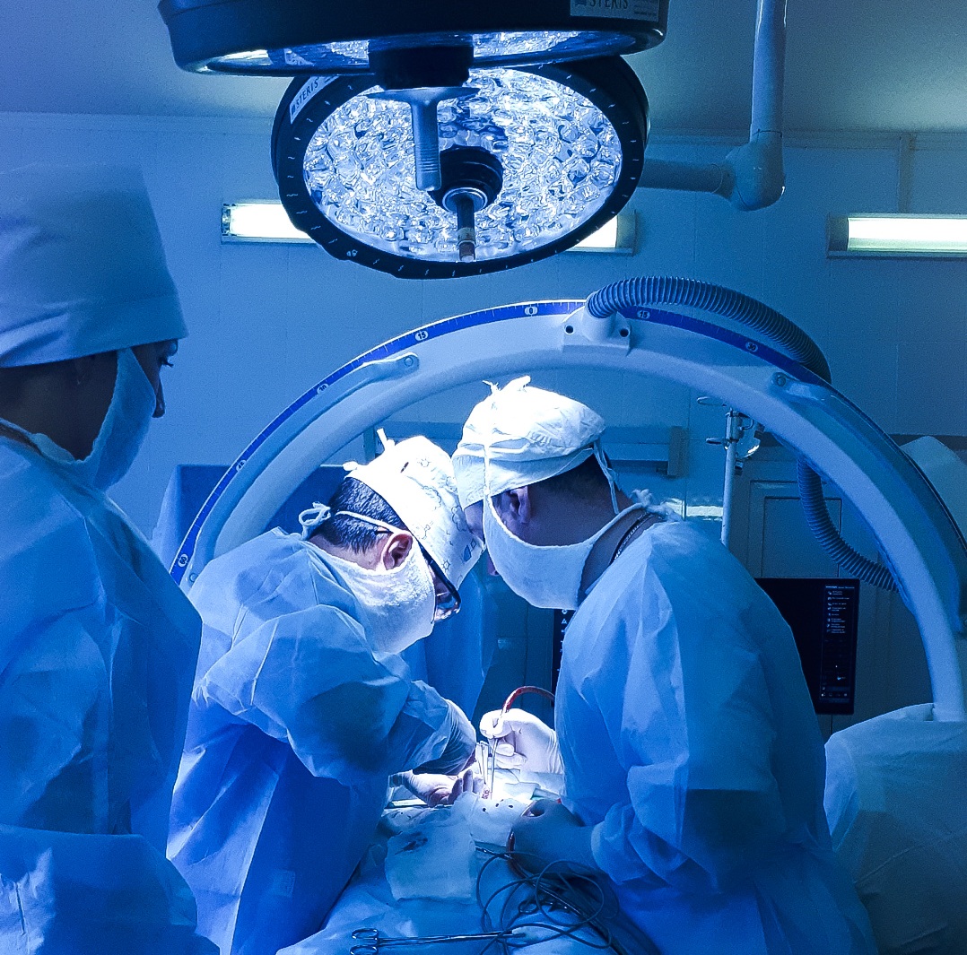 1 Хирурги спасли астраханца, получившего травмы головы от ударов топором