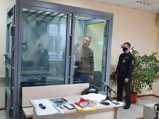2 В Астрахани известного журналиста и телеведущего оставили под арестом на два месяца
