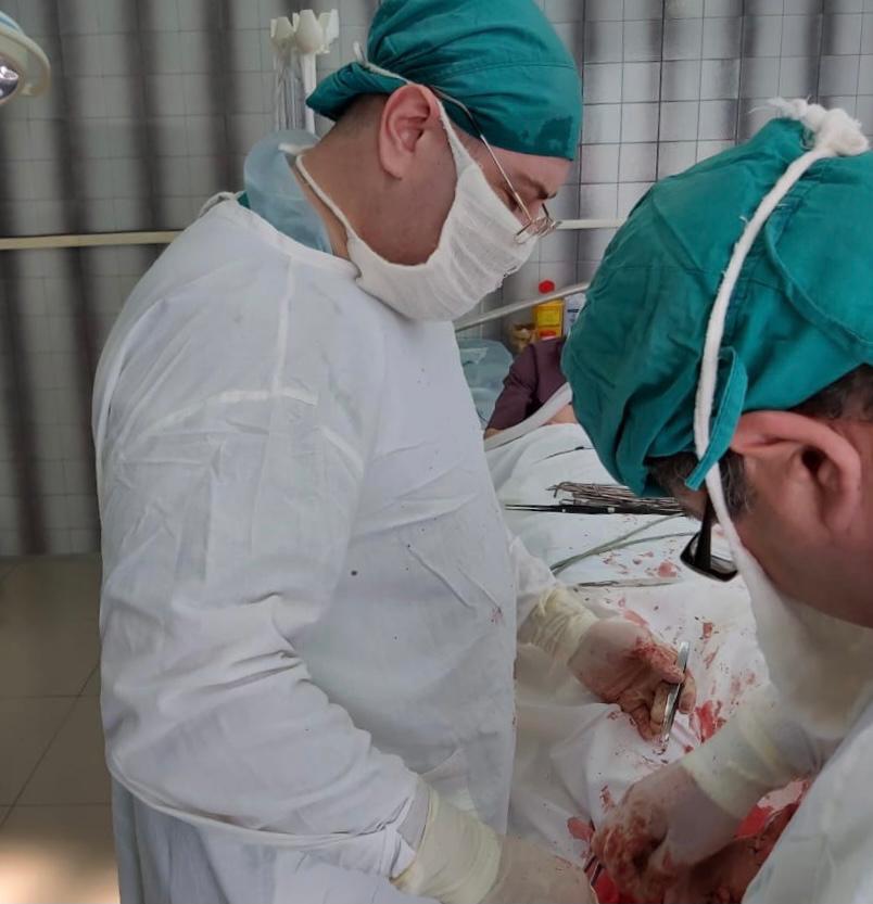 женщины В астраханской больнице спасли многодетную жертву пластических хирургов частной клиники