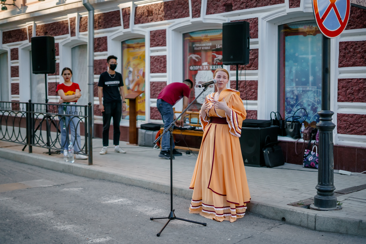 DSC04045 В Астрахани на улице Никольской творилось что-то интересное (фоторепортаж)