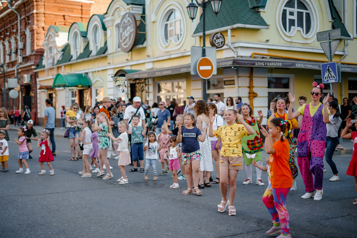 DSC04126 В Астрахани на улице Никольской творилось что-то интересное (фоторепортаж)