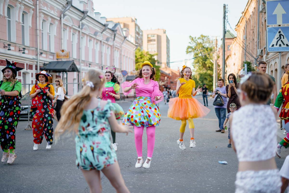 DSC04154 В Астрахани на улице Никольской творилось что-то интересное (фоторепортаж)