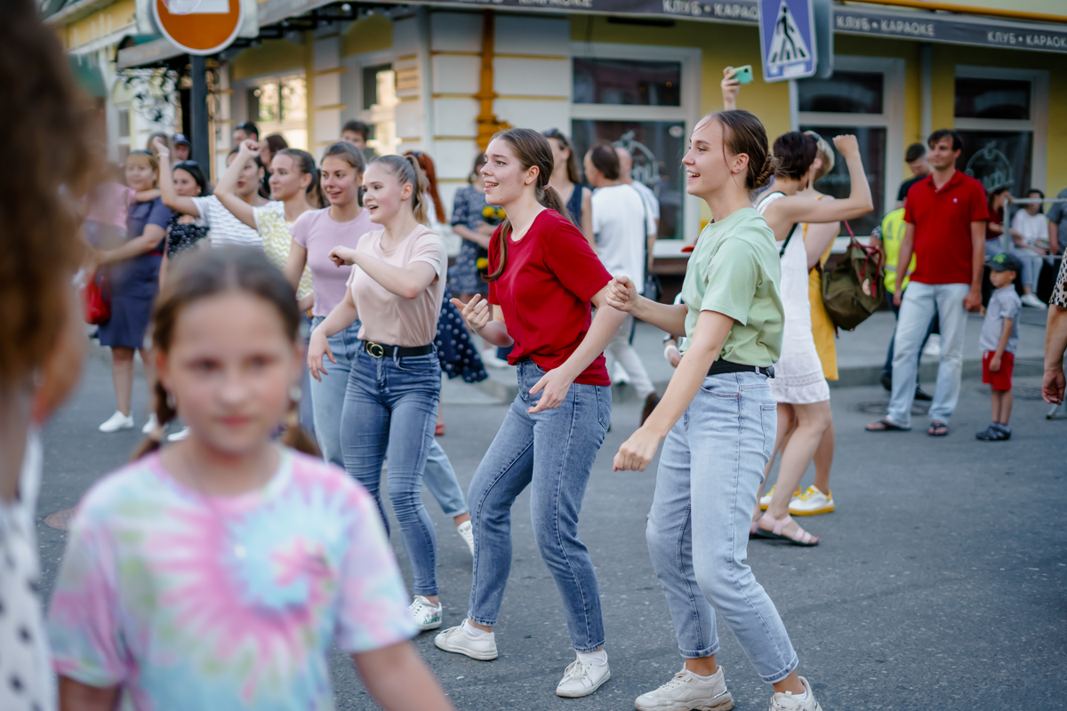DSC04165 В Астрахани на улице Никольской творилось что-то интересное (фоторепортаж)
